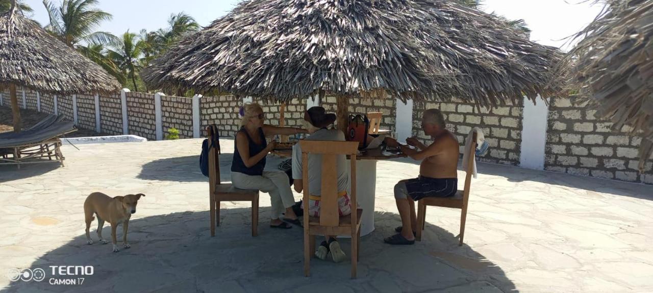 Mambrui Golden Beach Bar And Cottages Exterior photo