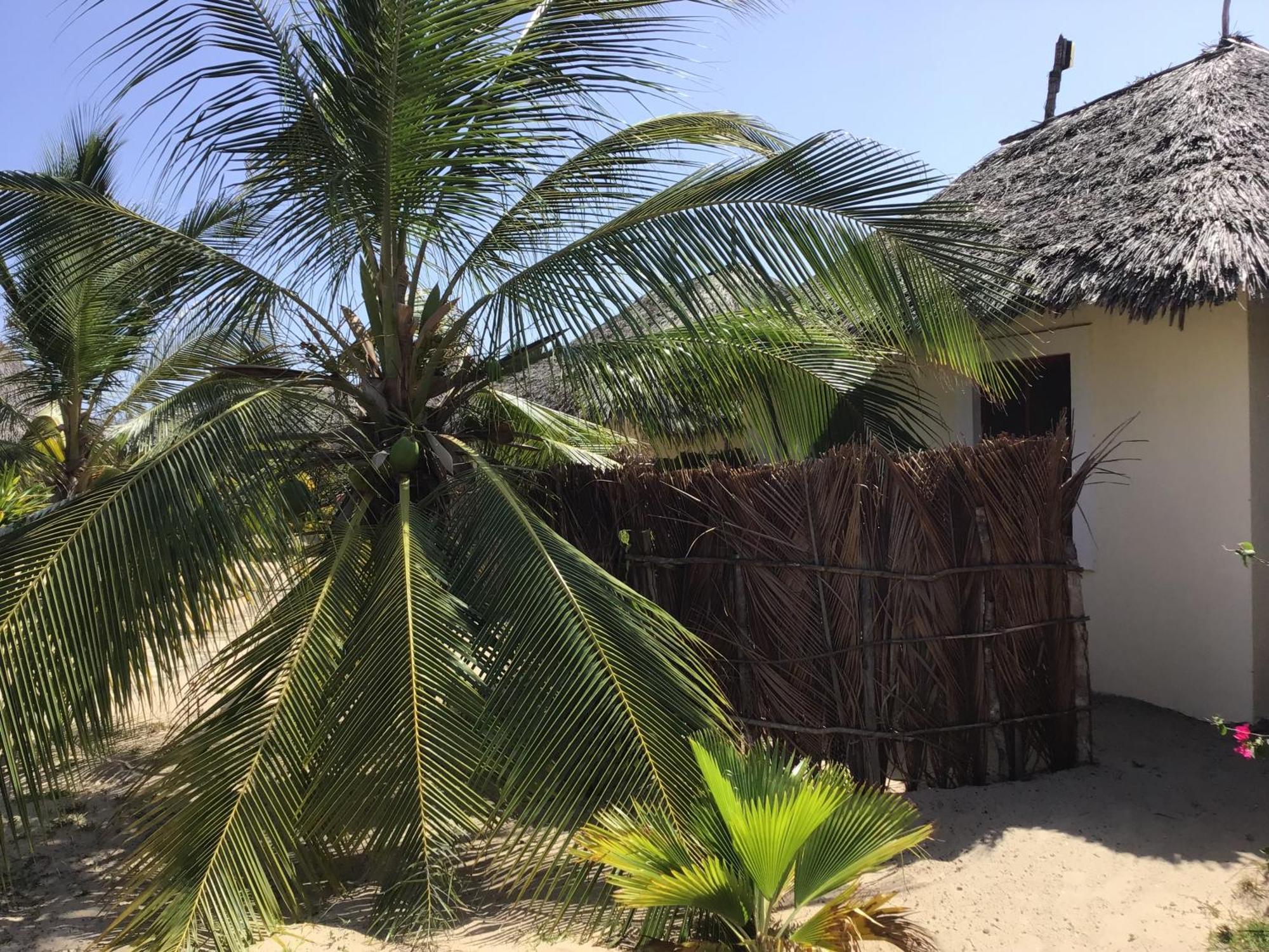 Mambrui Golden Beach Bar And Cottages Exterior photo